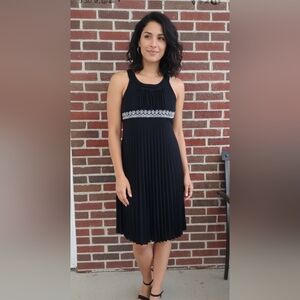 Black sleeveless party dress misses 16